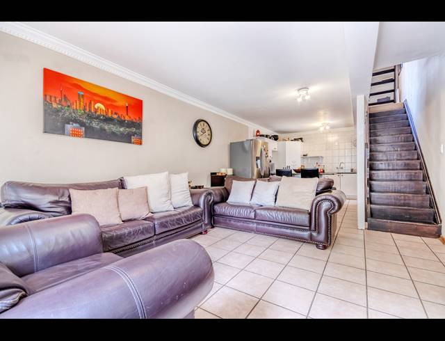 4 BEDROOM TOWNHOUSE RENTED IN ALLEN'S NEK